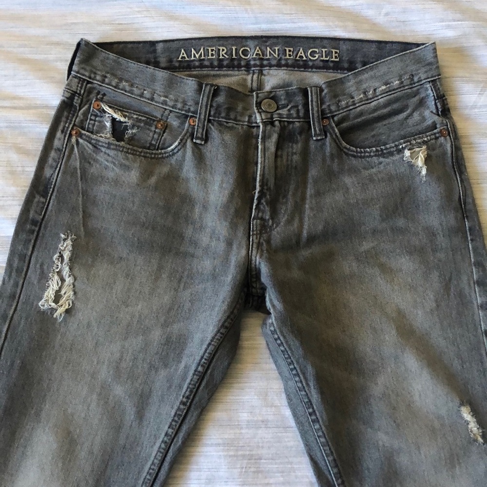 American Eagle Light Washed Distressed Jeans 32x30